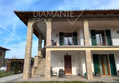 Foto Appartamento a Tuoro sul Trasimeno Borghetto di 130 m² con 4 locali