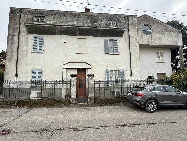 Foto Villa unifamiliare in Via Cignoli, Voghera di 500 m² con 10 locali