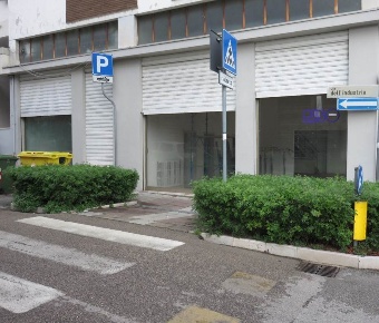 Foto Locale commerciale a Ancona Palombare di 160 m² in vendita