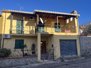 Foto Villa a schiera in marsicani 8, Sessa Aurunca Piedimonte di 220 m²