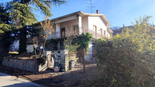 Foto Villa unifamiliare a Golferenzo di 256 m² con 7 locali in vendita