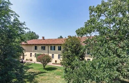 Foto Rustico a Roatto di 1035 m² con 19 locali in vendita