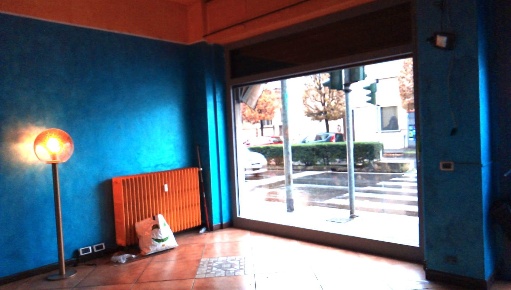 Foto Negozio in viale dei MIlle 19, Vigevano Semicentro di 40 m² in affitto