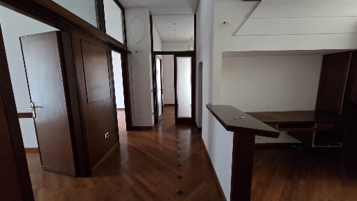 Foto Ufficio a Napoli Chiaia di 100 m² con 5 locali in affitto