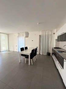 Foto Appartamento a Salerno Torrione Alto - Sala Abbagnano di 125 m²