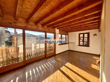 Foto Appartamento in Piazza San Lorenzo 1, Vertova Centro di 80 m²