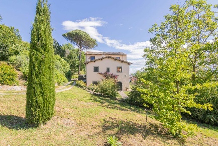 Foto Rustico a Viterbo Sacrario - Piazza della Rocca di 1200 m² in vendita