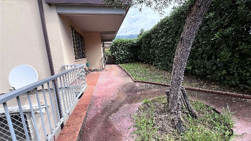 Foto Villa unifamiliare in Viale Fiume, Pescia Centro di 200 m² in vendita