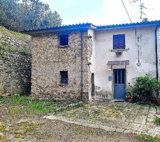 Foto Casa indipendente in via fagno, Marliana di 100 m² con 5 locali
