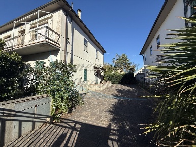 Foto Villa bifamiliare in Via Fiammetta, Rosignano Marittimo di 185 m²