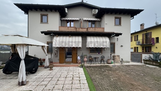 Foto Villa bifamiliare in VIA toscanini, Ripalta Guerina di 118 m²