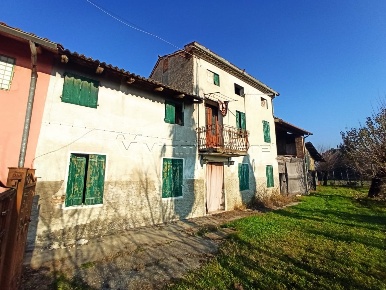 Foto Appartamento in Via Basse 3, Barbarano Mossano di 180 m² con 7 locali