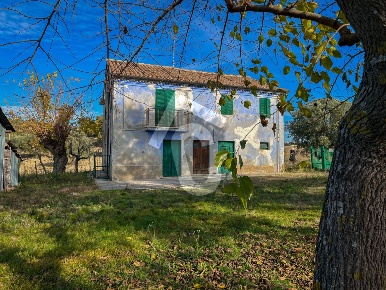 Foto Casale a Belvedere Ostrense di 428 m² con 4 locali in vendita