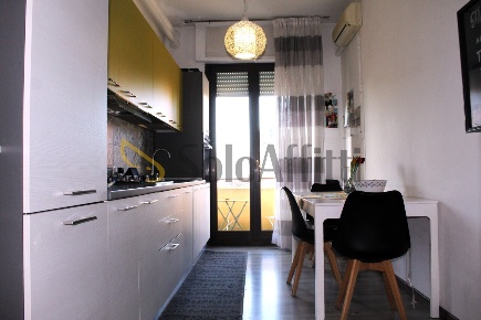 Foto Appartamento in Via Vittorio Alfieri, Parabiago Centro di 90 m²