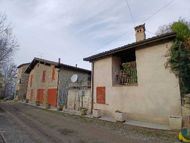 Foto Casale in Via I Maggio 381, Guiglia di 150 m² con 5 locali in vendita