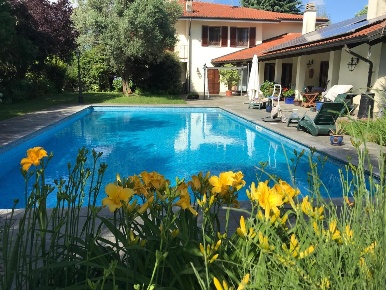 Foto Villa unifamiliare a Caresanablot di 300 m² con 13 locali in vendita