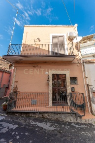 Foto Villa singola in Via Lumacari 2, Catania Centro Storico di 69 m²