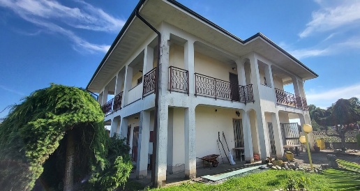 Foto Villa unifamiliare in Via Magenta 4, Villata di 280 m² con 5 locali