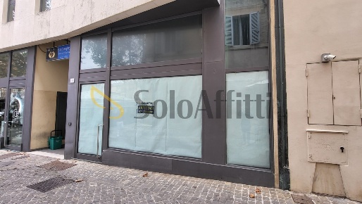 Foto Locale commerciale a Senigallia Centro Storico di 85 m² con 1 locali