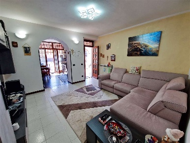Foto Appartamento in Via Mino Bixio, Malnate Centro di 70 m² con 4 locali