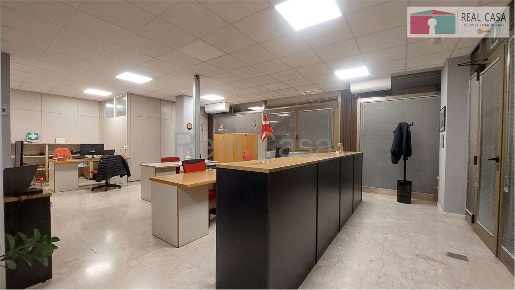 Foto Negozio in Via Pietro Giardini  472, Modena San Faustino di 120 m²