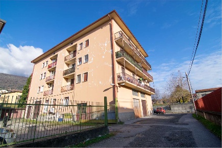 Foto Appartamento in Via Cesare Cantu' 16, Erba Centro di 97 m² in vendita