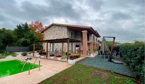 Foto Villa a schiera in Via Masieri, Trissino di 266 m² con 11 locali