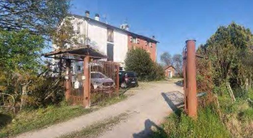 Foto Appartamento in Via San Tomaso, Medicina di 133 m² con 6 locali