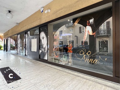 Foto Negozio in Via Roma 8, Chieri Centro Storico di 490 m² con 4 locali