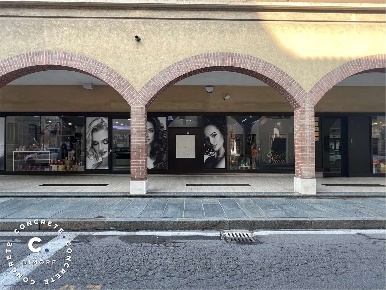 Foto Negozio in Via Roma 8, Chieri Centro Storico di 490 m² con 4 locali