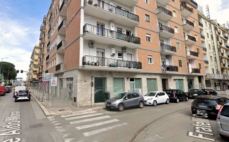Foto Negozio in Viale A. Moro ang. Via Fr.lli Cervi, Brindisi Commenda