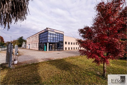 Foto Capannone industriale in Via San Gottardo 100, Angera Centro