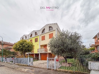 Foto Villa a schiera in via Romero  15, Chiaravalle Centro di 246 m²