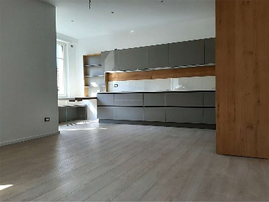 Foto Appartamento in Piazza Cesare Battisti, Trento Centro Storico di 95 m²