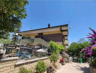 Foto Villa a schiera in Vicolo Clementi 43, Roma Trullo - Colle del Sole