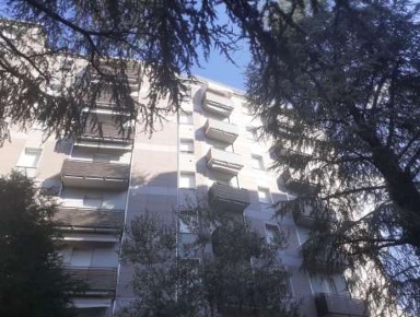 Foto Appartamento in Via Montefiorino, Reggio nell'Emilia di 93 m² all'asta