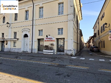 Foto Attività commerciale in Piazza della Libertà 6, Villastellone