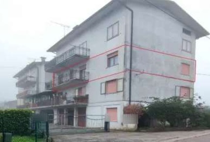 Foto Appartamento in Via Chiesa di Cerealto, Valdagno di 131 m² all'asta