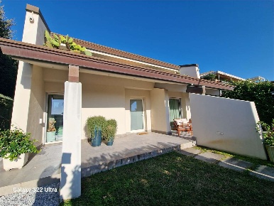 Foto Villa unifamiliare in Via Verdi, Forte dei Marmi Centro di 160 m²