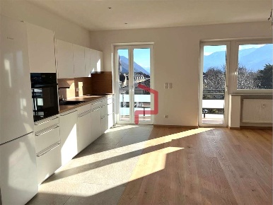 Foto Appartamento in via Enrico Toti, Merano Centro di 125 m² con 3 locali