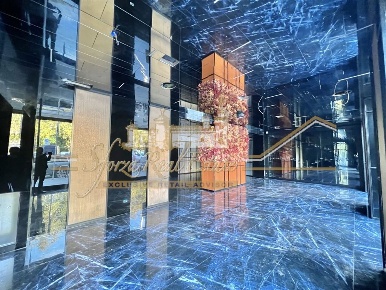 Foto Negozio in Via Volta, Milano Moscova di 380 m² con 1 locali in affitto