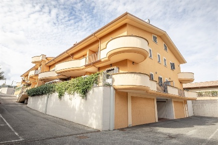 Foto Appartamento in Via Lago Di Bracciano, Fonte Nuova Santa Lucia