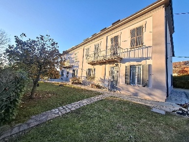 Foto Casa indipendente in VIA ROSA, Asti Ospedale di 400 m² con 12 locali