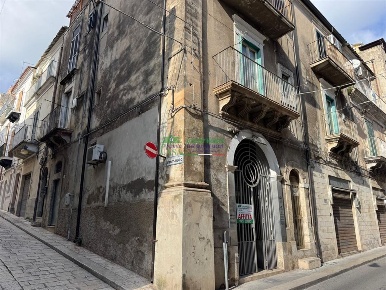 Foto Locale commerciale in VIA MARIO LEGGIO, Ragusa Centro di 80 m²