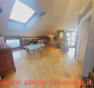 Foto Appartamento in via rabboni, Cremona Via Dante di 152 m² con 3 locali