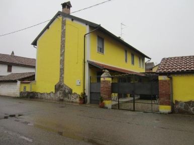 Foto Appartamento a Zeme Centro di 231 m² con 12 locali in vendita