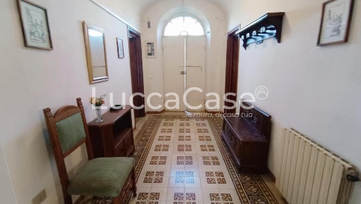Foto Villa unifamiliare a Massarosa Bozzano, Quiesa di 435 m² con 6 locali
