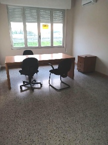 Foto Locale commerciale a Lucca San Concordio di 300 m² con 5 locali