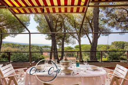 Foto Villa unifamiliare a Livorno Quercianella di 235 m² con 9 locali