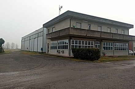 Foto Capannone industriale a San Cipriano Po di 3647 m² con 1 locali